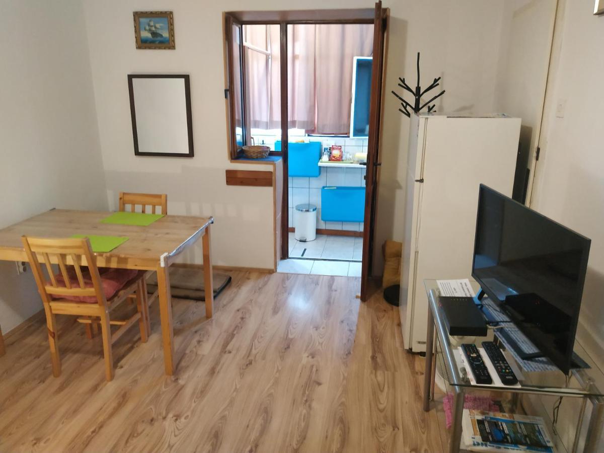 B&B Guest House "Be Happy"-Parking,Breakfast Center Split Exterior foto