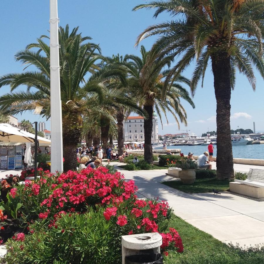 B&B Guest House "Be Happy"-Parking,Breakfast Center Split Exterior foto