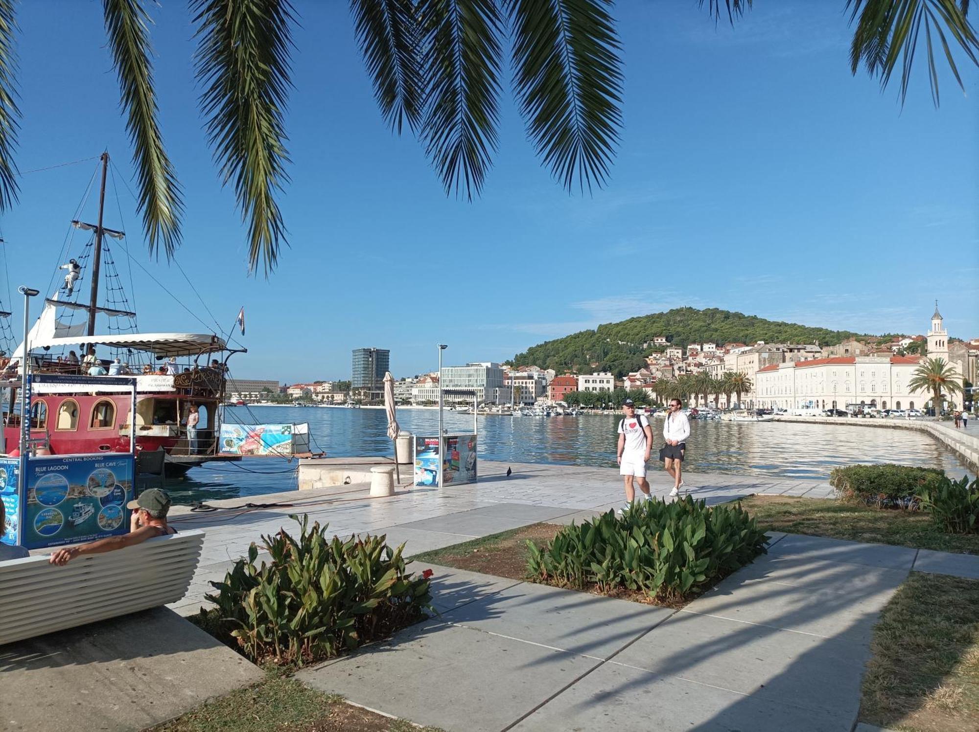B&B Guest House "Be Happy"-Parking,Breakfast Center Split Exterior foto